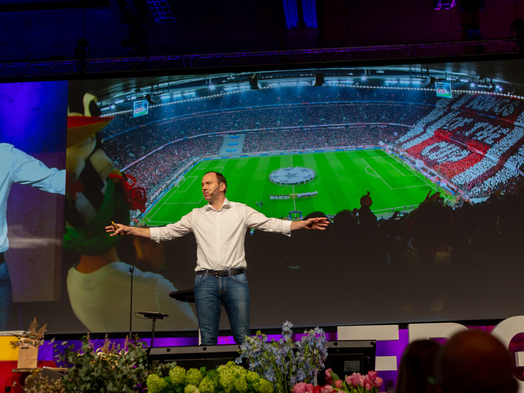 Jonas Eriksson pratar om att vara chef över över värdens bästa fotbollsspelare