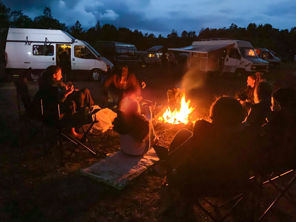 Burning van 2019 samling vid elden